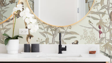 Selecting the Best Wallpaper for Your Powder Room