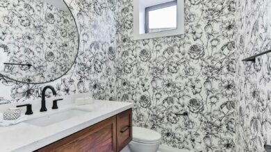 6 Powder Room Wallpaper Ideas