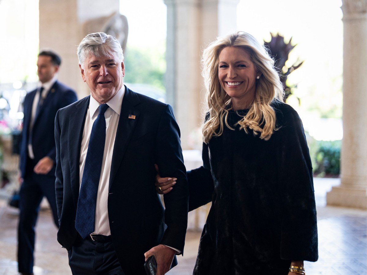 Sean Hannity and Ainsley Earhardt attend a wedding at Mar-a-Lago