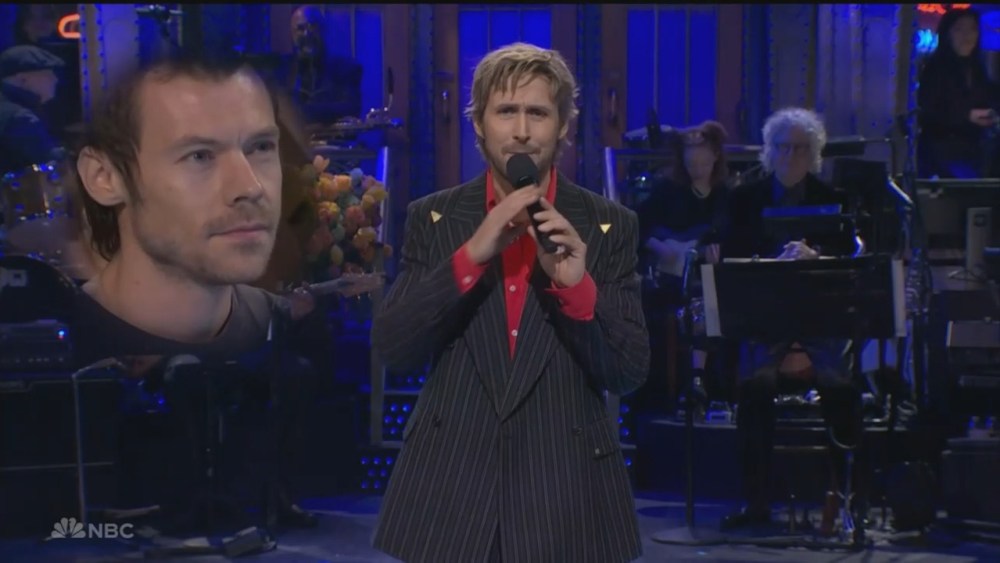 Harry Styles crashes Ryan Gosling's 'SNL' monologue