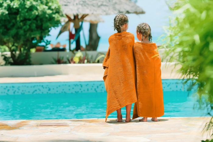 easyJet and easyJet vacations commit not to charge fuel surcharges on package holidays | News