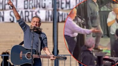 Bruce Springsteen Appears to 'Sniff' Chris Christie During Show in Viral Moment