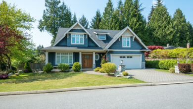 Do I have to pay off debt before buying a house?