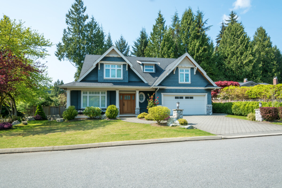Do I have to pay off debt before buying a house?