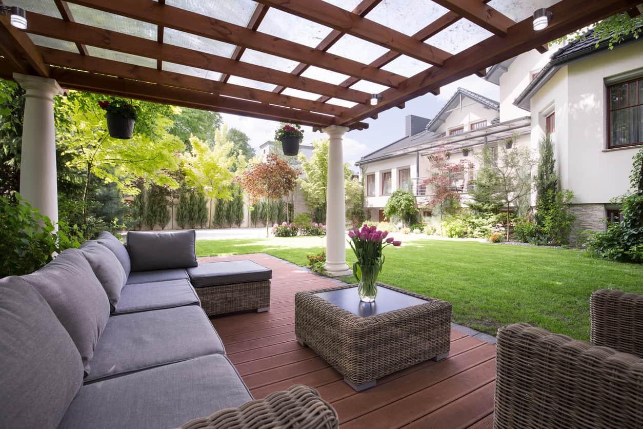 How to design your outdoor space to sell your house faster