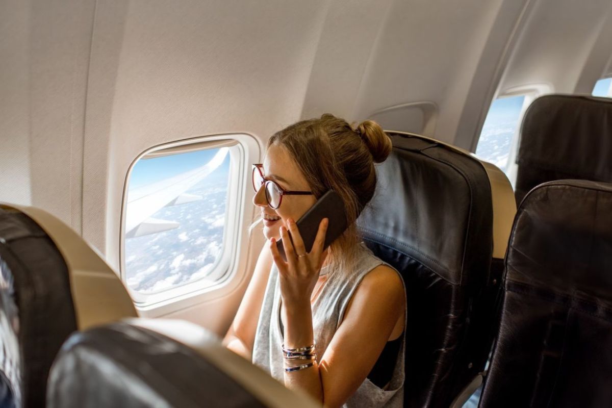This Major Airline Is First To Allow Phone Calls on Flights