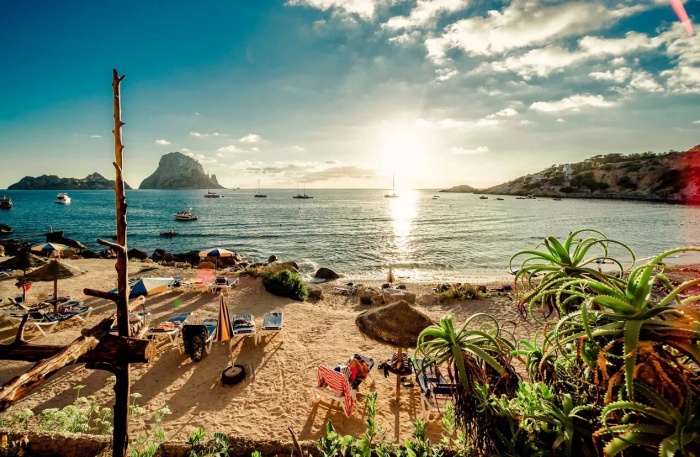 Brits are turning the 'microcation' trend into a summer travel habit | News