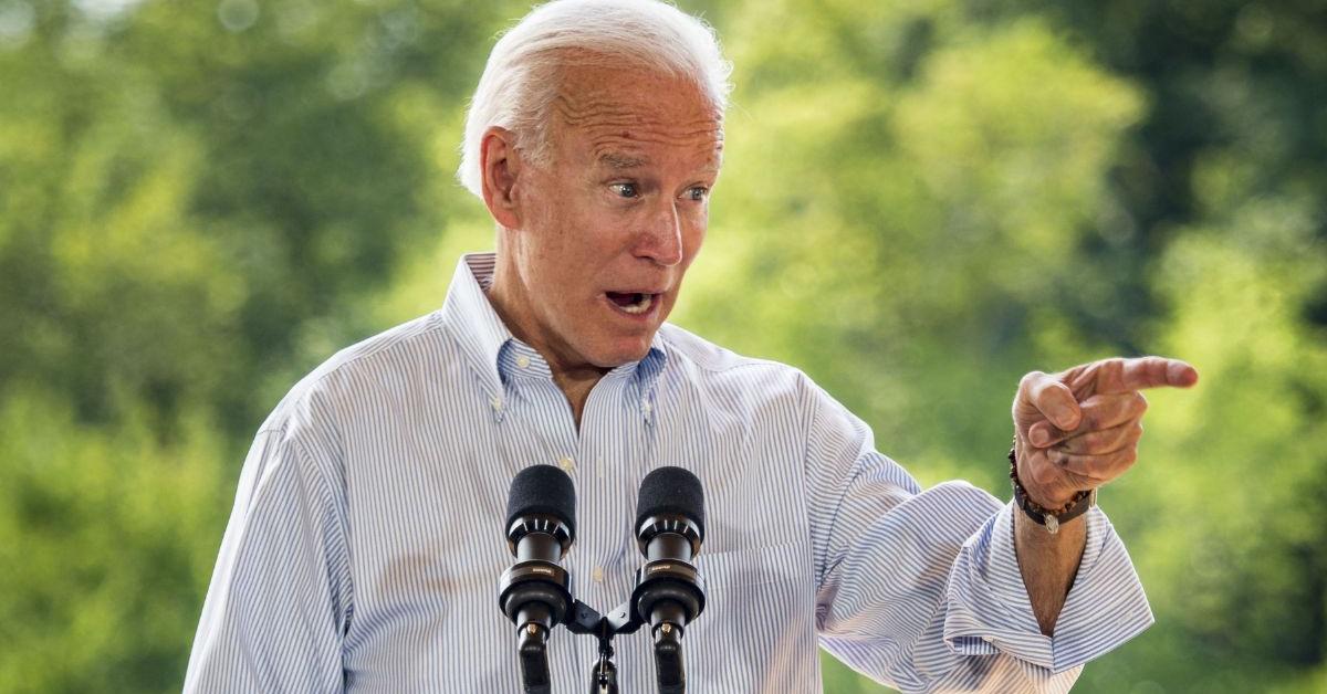 Disoriented Joe Biden seen 'mumbling to himself' at Obama event