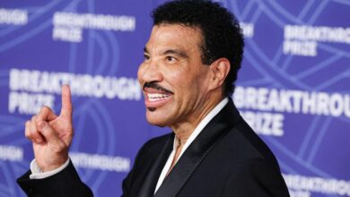 Lionel Richie's family is concerned about Icon's refusal to retire