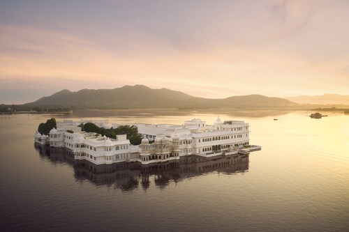 oneworld and Taj InnerCircle NeuPass launch the first-ever Global Airline Alliance & Hotel Loyalty Program | News