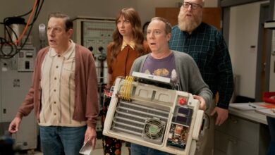 Stuart Fails to Save Universe Back at Comic Con for Big Bang Theory
